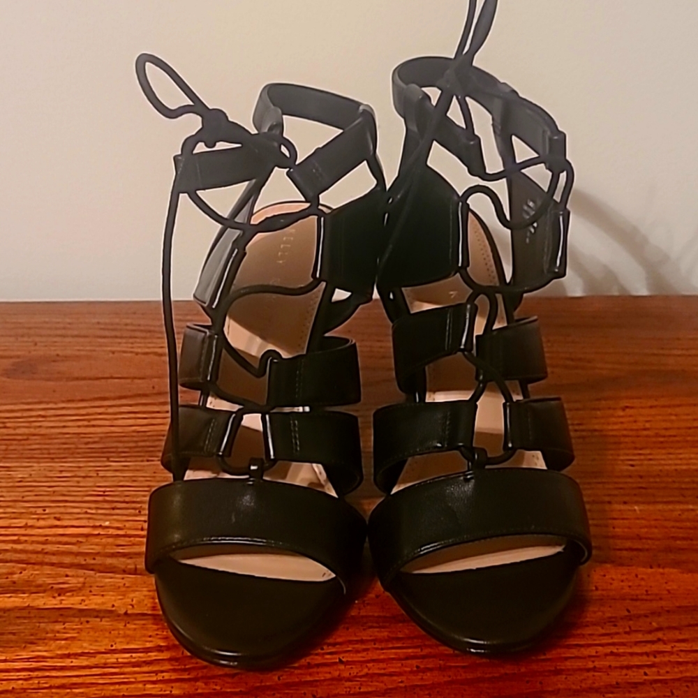 Shoe - Picture 2 of 5